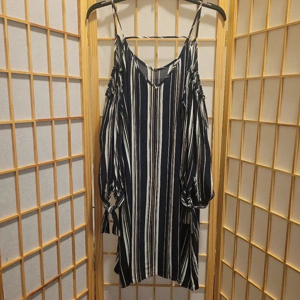 Soprano Womens Black White Striped Cold Shoulder Blouse Sz M